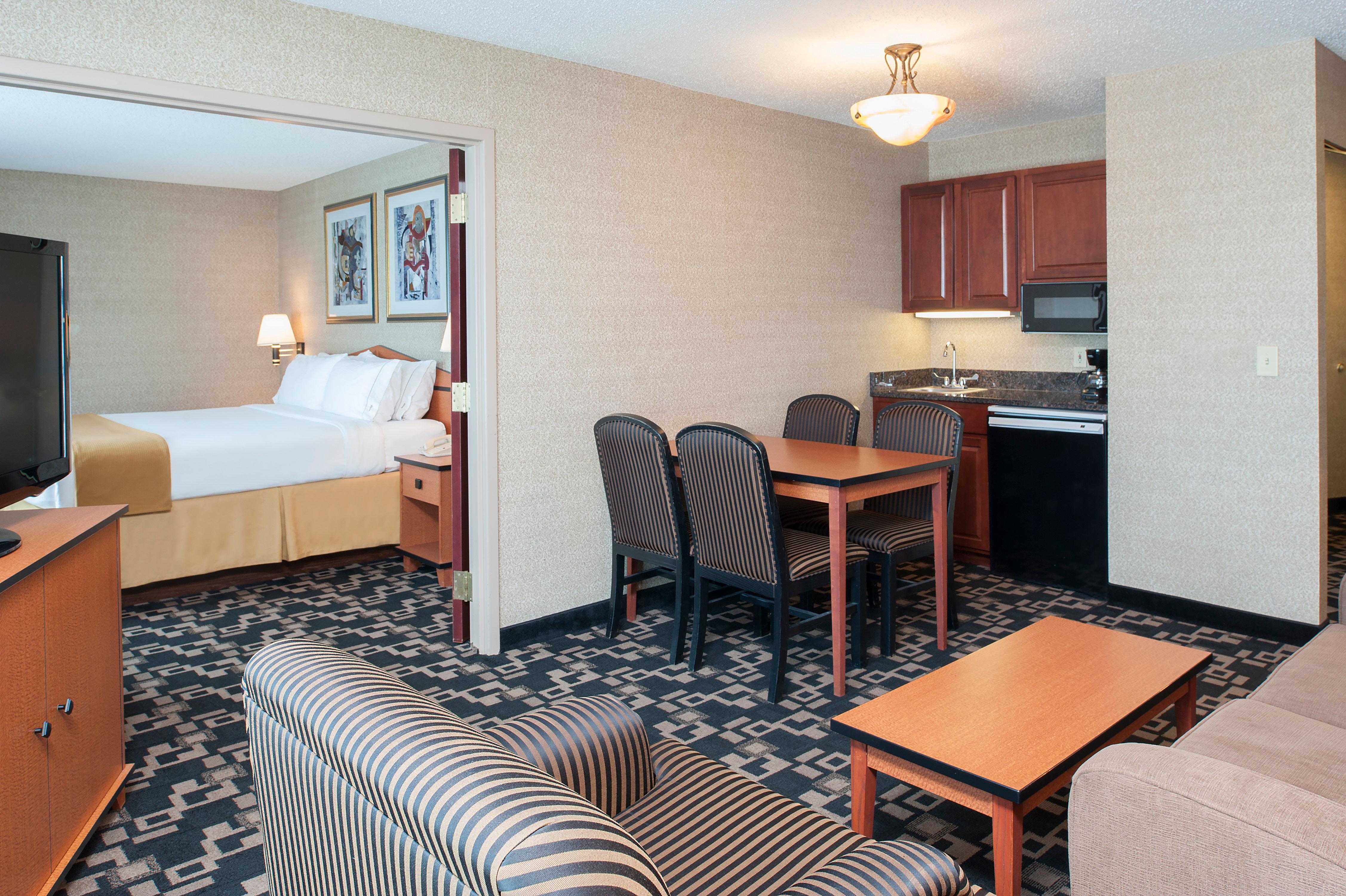 Holiday Inn Express Hotel & Suites Greenwood Esterno foto