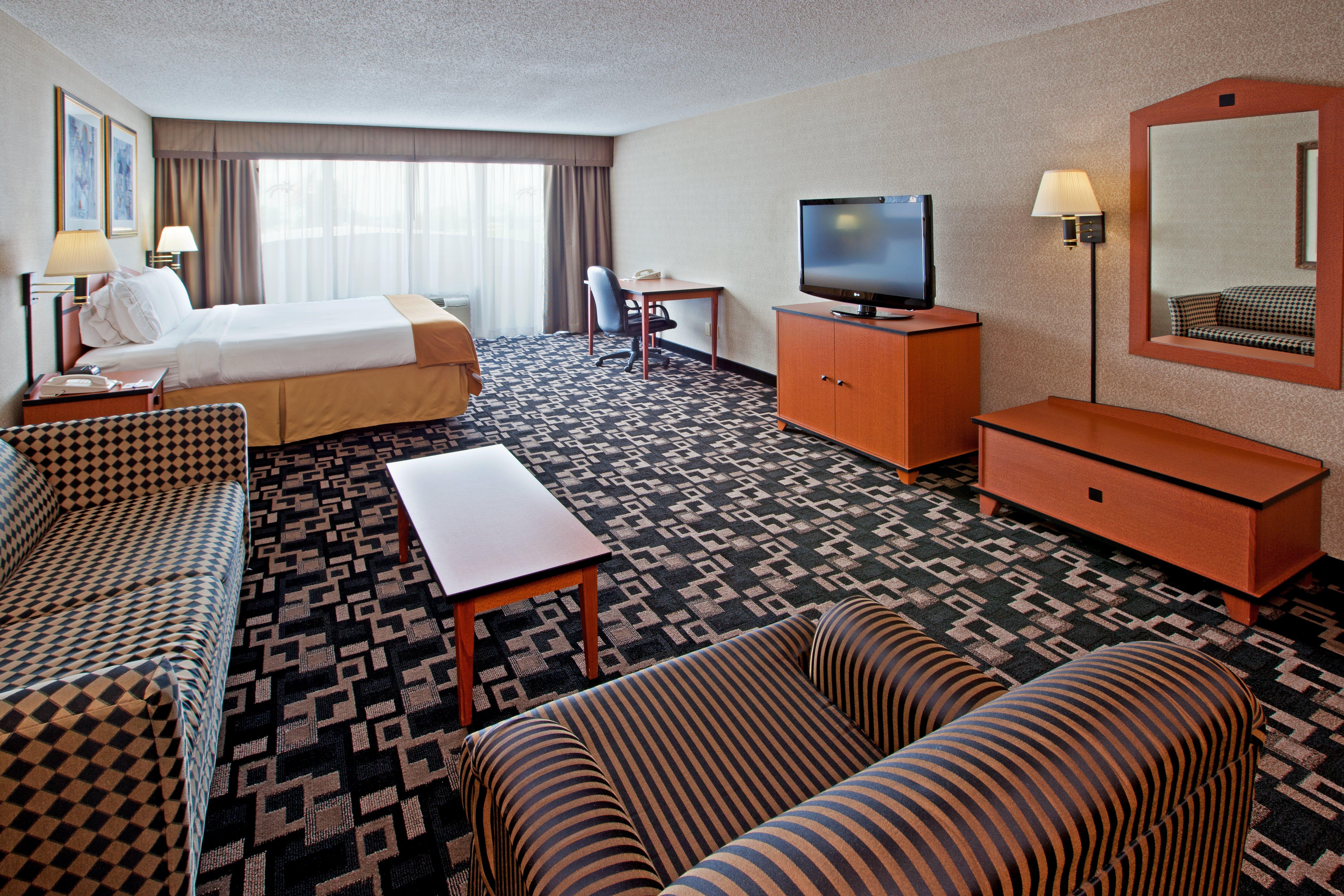 Holiday Inn Express Hotel & Suites Greenwood Esterno foto