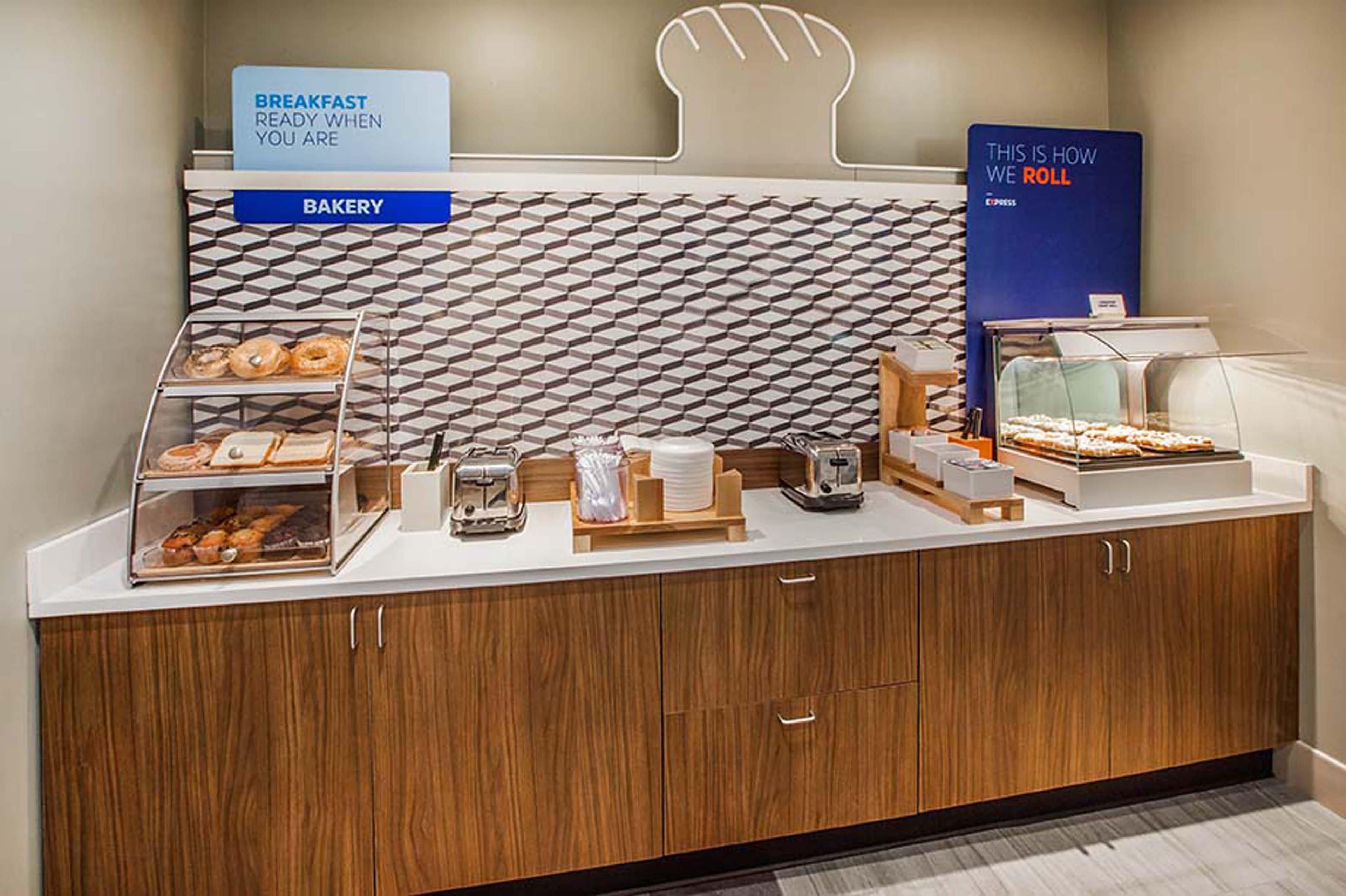 Holiday Inn Express Hotel & Suites Greenwood Esterno foto