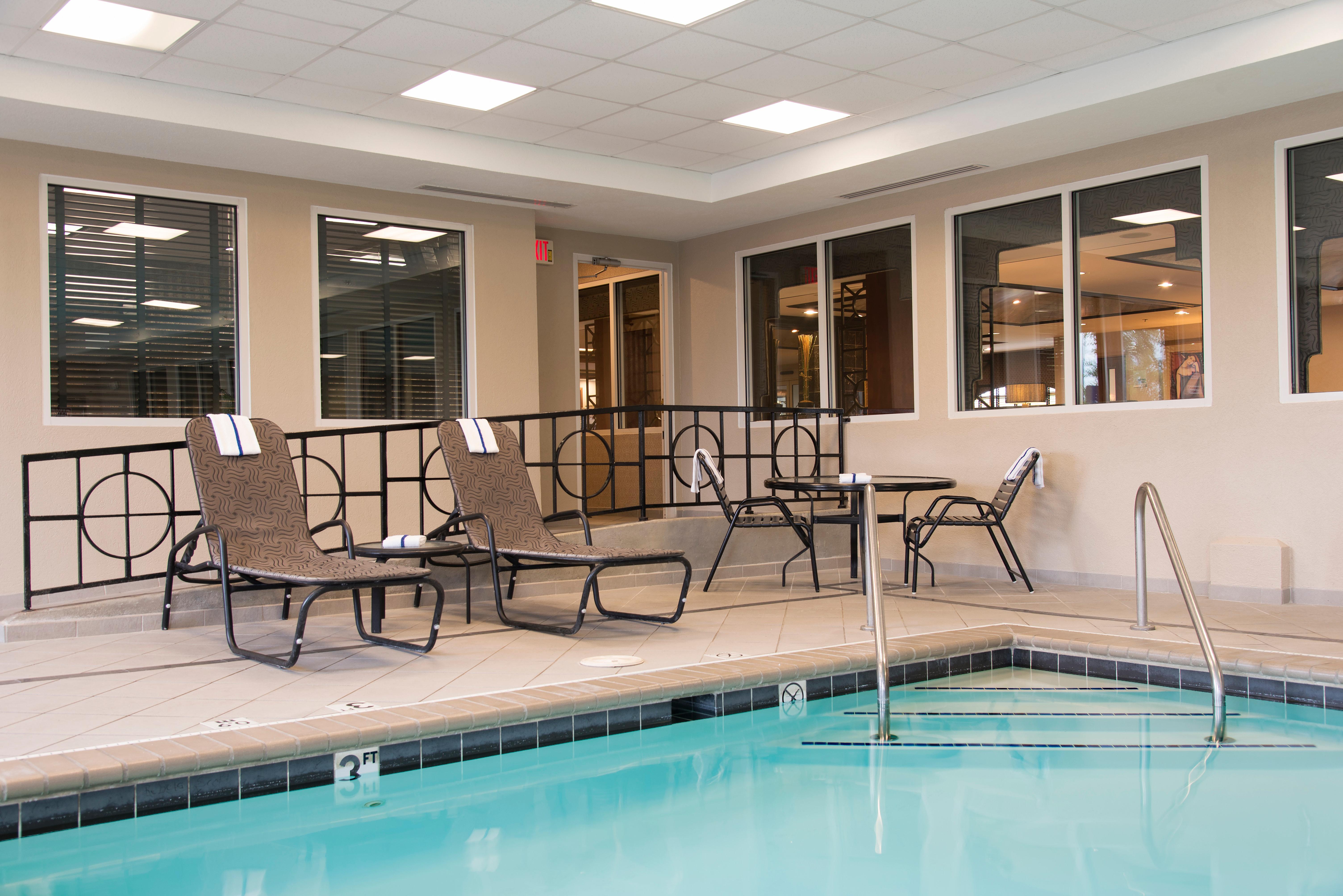 Holiday Inn Express Hotel & Suites Greenwood Esterno foto