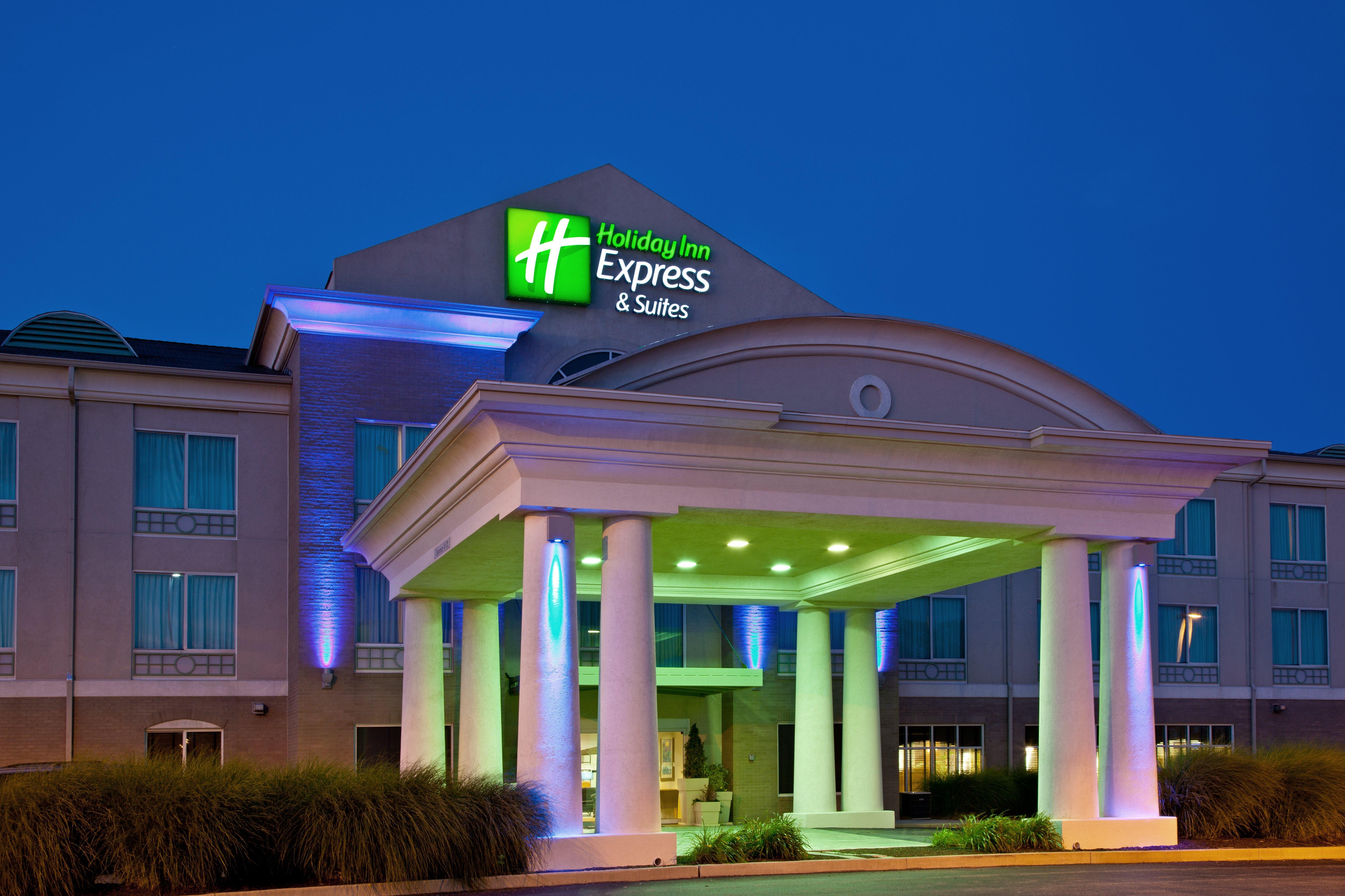 Holiday Inn Express Hotel & Suites Greenwood Esterno foto