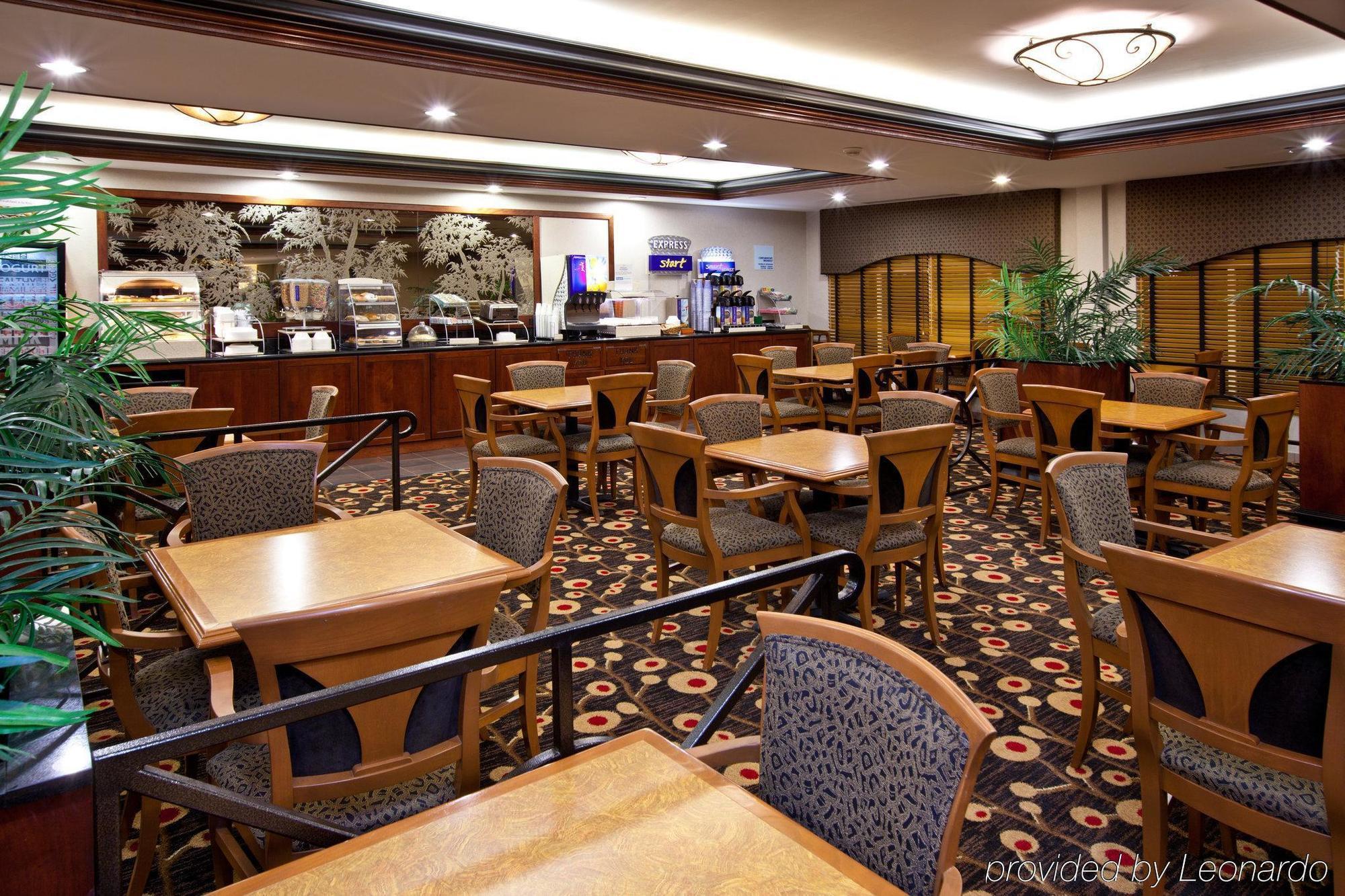 Holiday Inn Express Hotel & Suites Greenwood Esterno foto