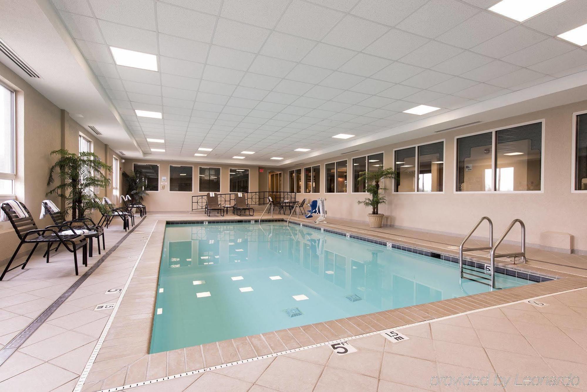 Holiday Inn Express Hotel & Suites Greenwood Esterno foto